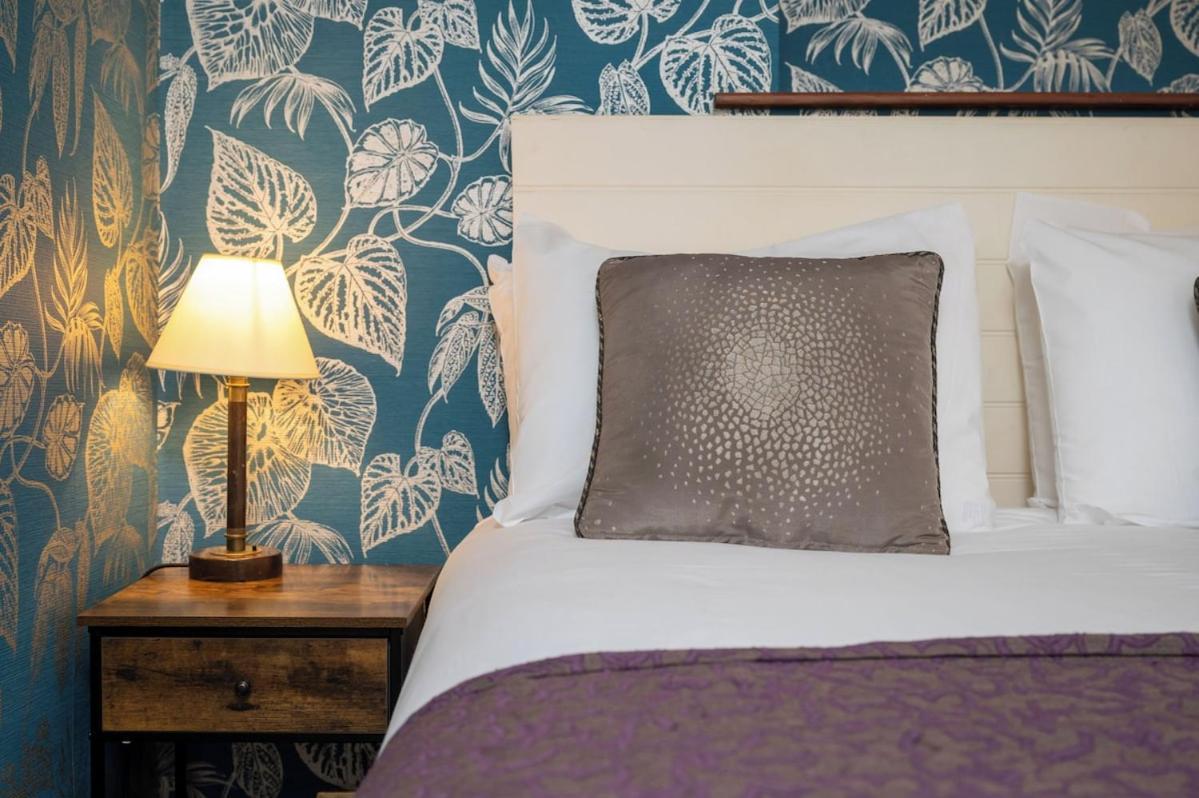 Cross Hands Hotel By Greene King Inns Old Sodbury Экстерьер фото